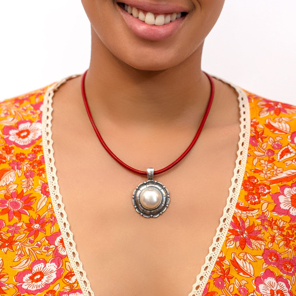 Burnished Silver Round Pearl Enhancer