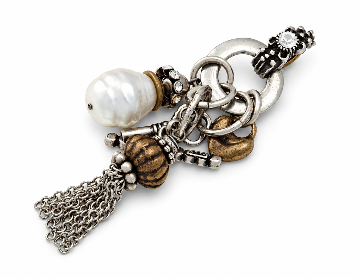 Pearl Tassle and Key Pendant. EN911