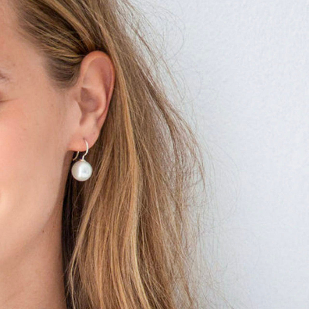 Sterling Silver Shell Pearl Drop Earrings. E5240