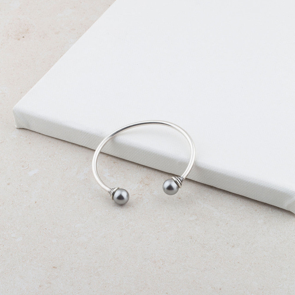 Silver bracelet with two spherical cool grey shell pearls - Size Small 64 mm on a neutral background