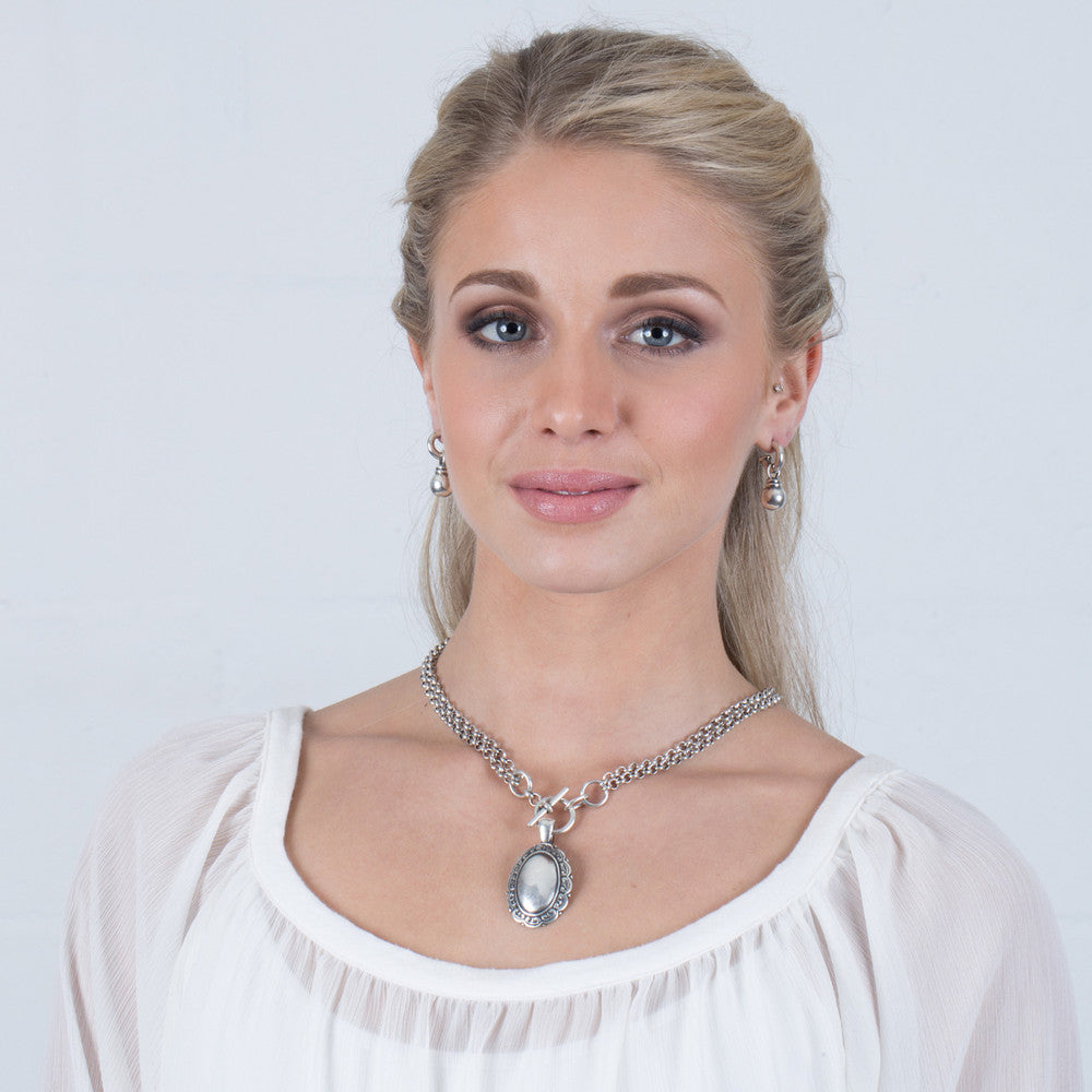 Broderie Anglaise Pendant. EN1273