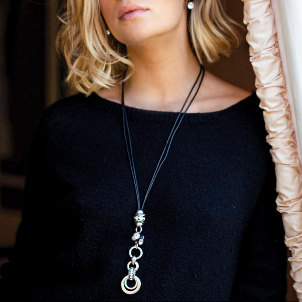 Diva Leather Necklace. N1649