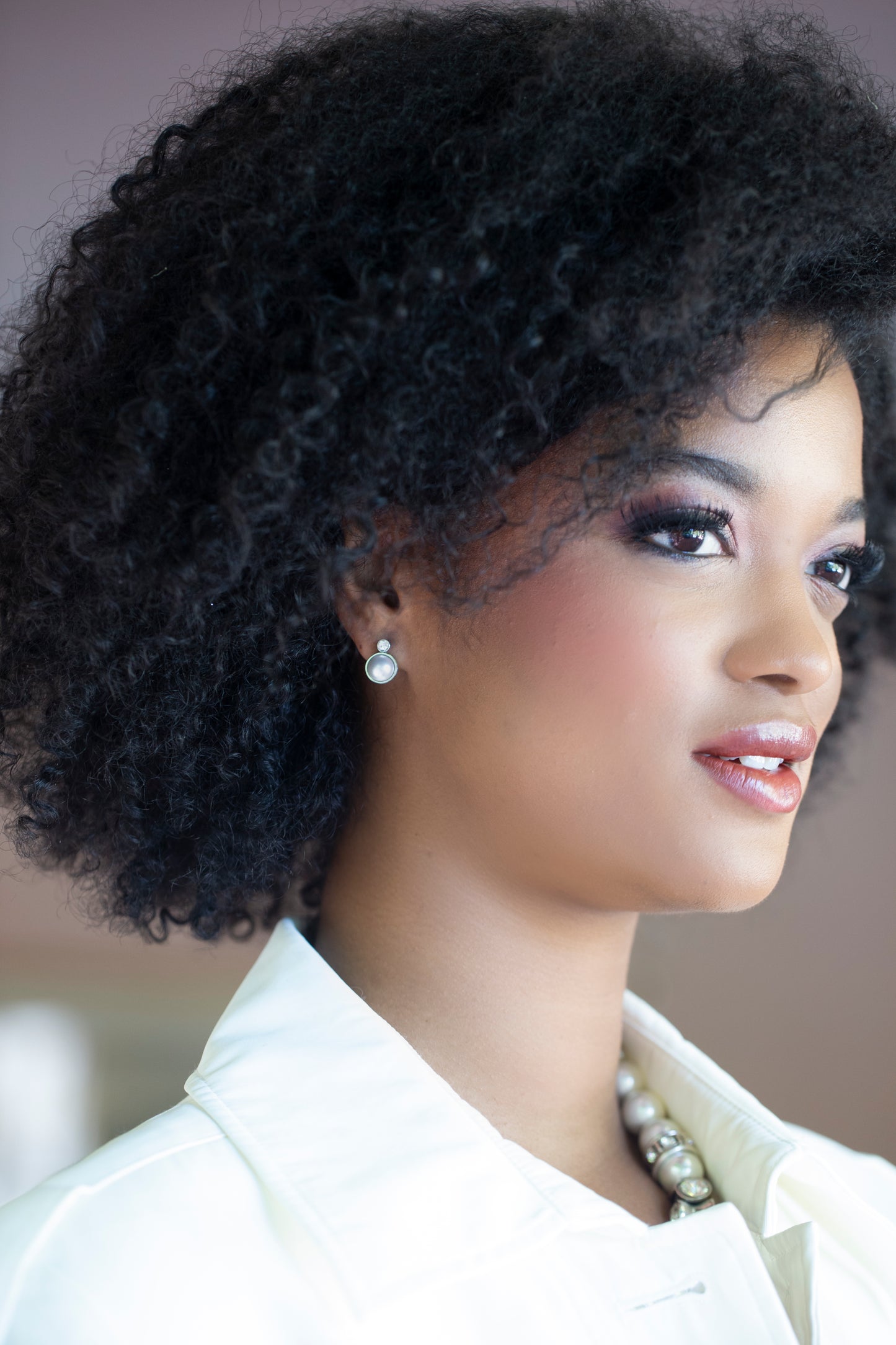 Pretty In Pearl Stud Earrings. E4636