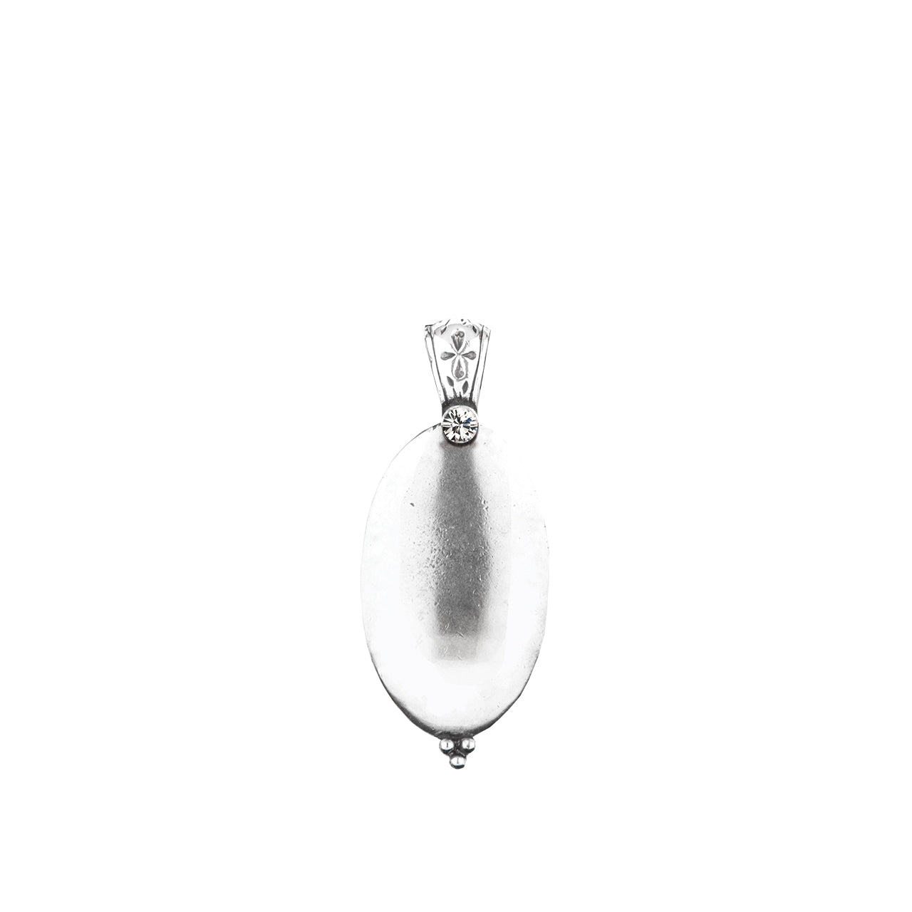 Oval Satin Pendant. EN989