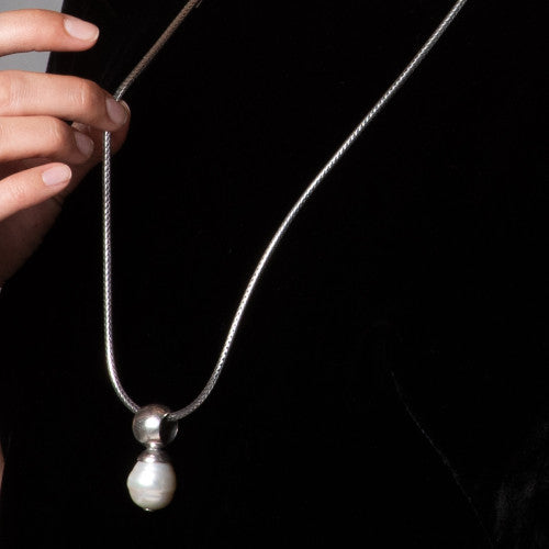 Lustrous White Shell Pearl Drop Slider