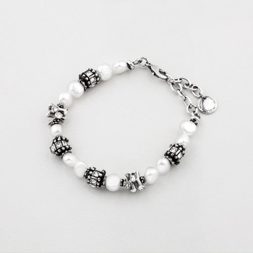 White Freshwater Pearl Bracelet With Classic Swarovski® Crystal Beads. B1215
