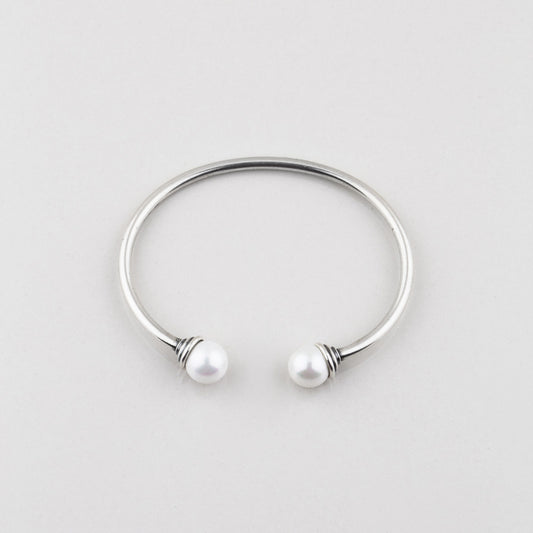 Sleek burnished silver plated open bangle with cool white shell pearls - Ø 64 mm / 67 mm