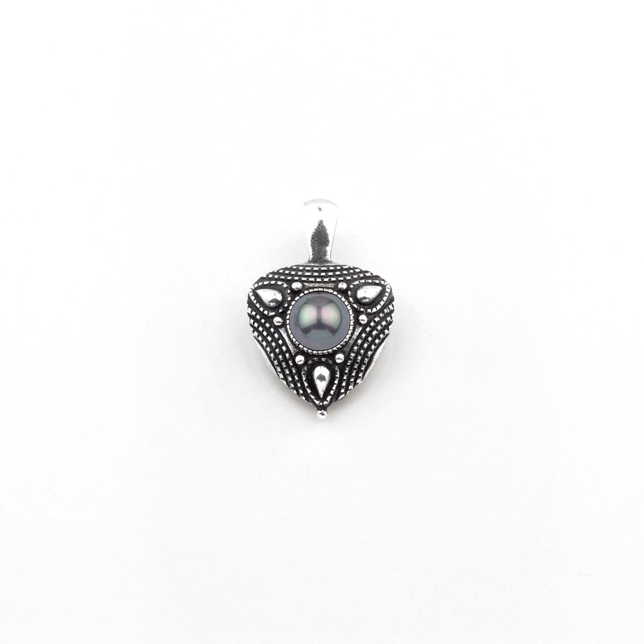 Grey Shell Pearl Tribal Pendant. EN1202