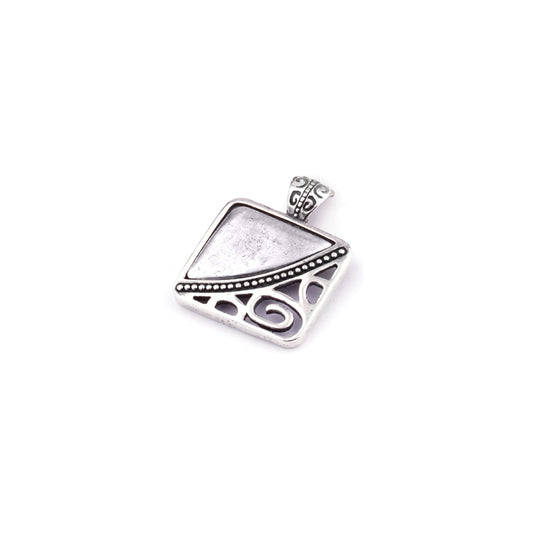 Whispering Curves Pendant. EN977