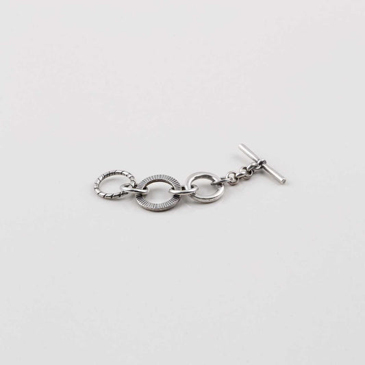 Detailed ring and link burnished silver plated extender. Length: 7 cm