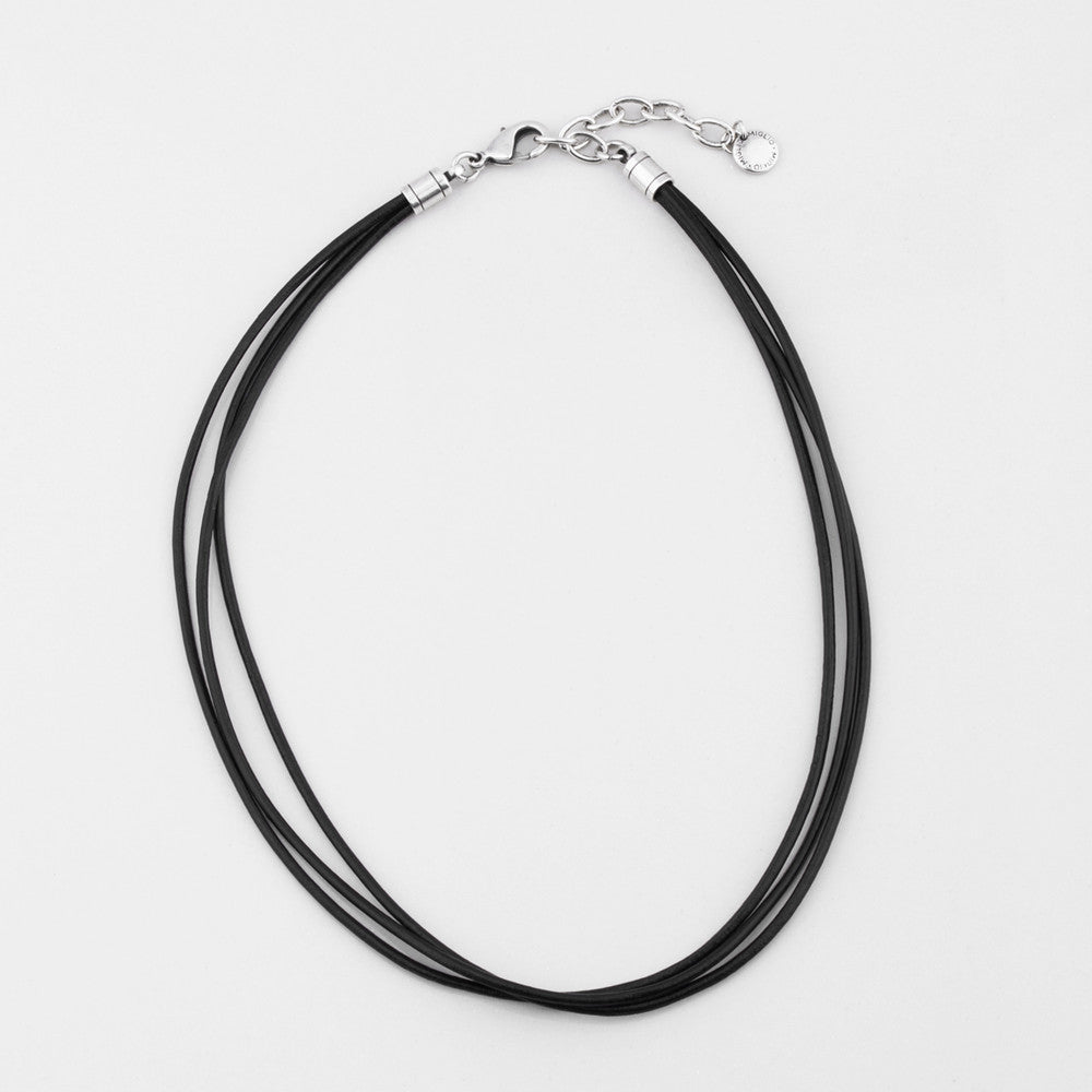 Three-strand leather necklace in black - 40 cm plus extender